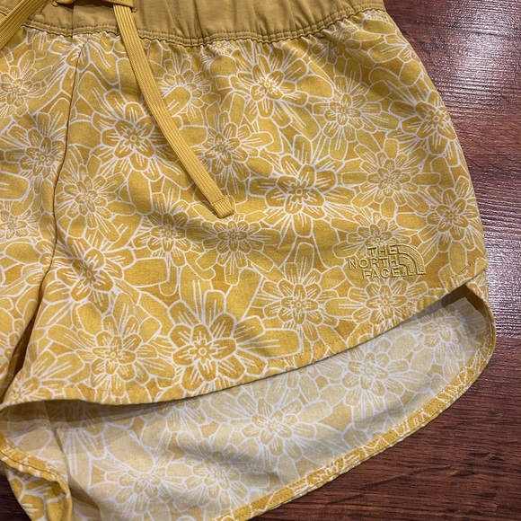 The North Face Shorts Bamboo Golden Yellow Women’s Size Small - Picture 2 of 7